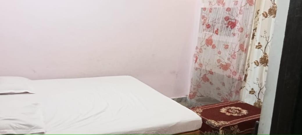 Hotel Vaibhav Sadan Dharmsala Ayodhya Habitación foto